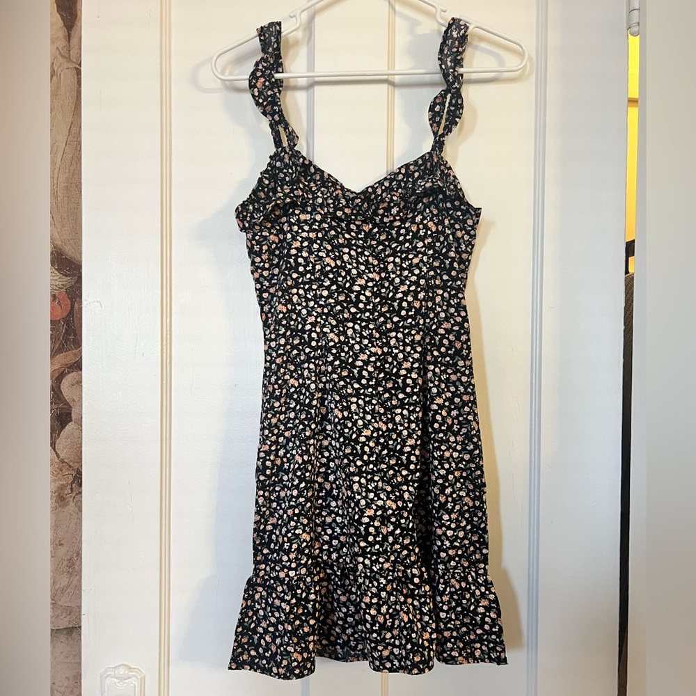 DITSY FLORAL RUFFLE TIE FRONT SWING DRESS *NWT* BOOHOO - Picture 4 of 5